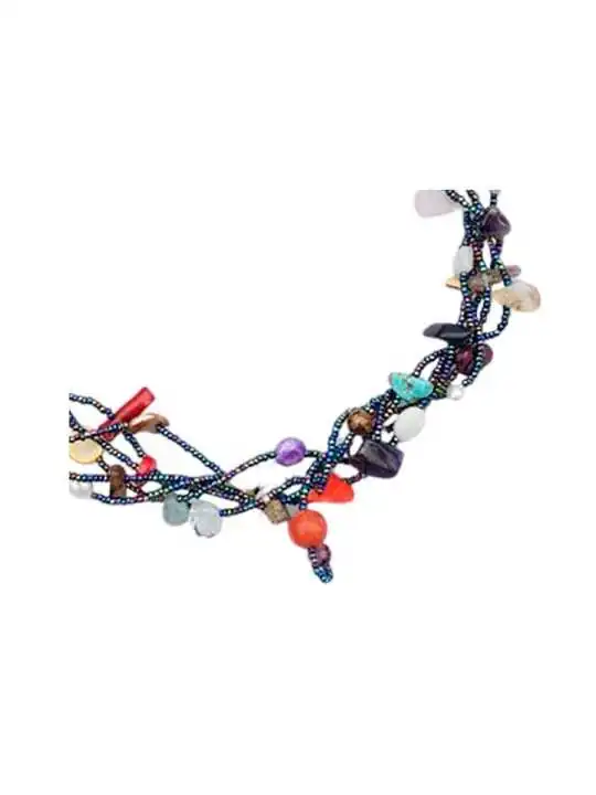 detalle de pulsera de piedras semipreciosas multicolor