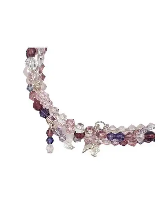Detalle de pulsera de cristales violetas