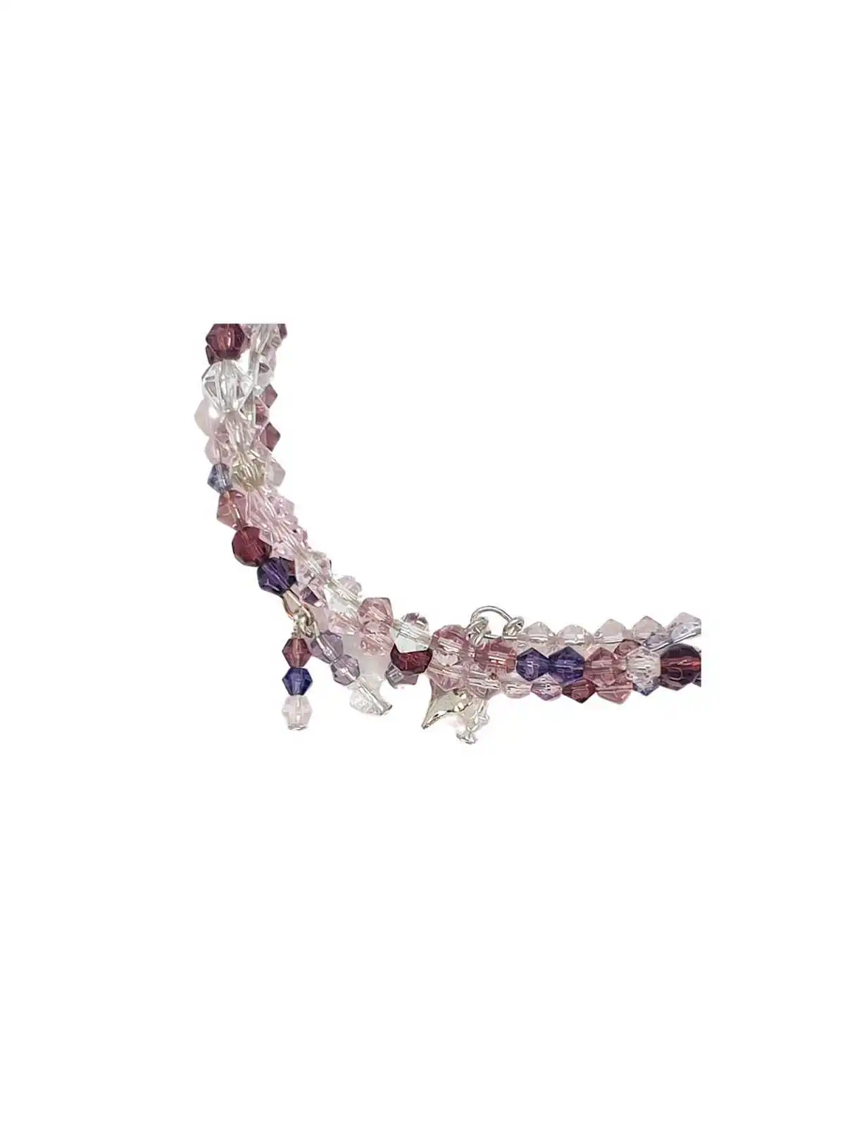 Detalle de pulsera de cristales violetas