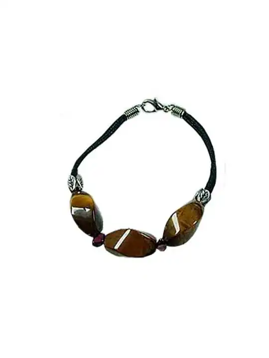 Detalle de pulsera de ojos de tigre naturales