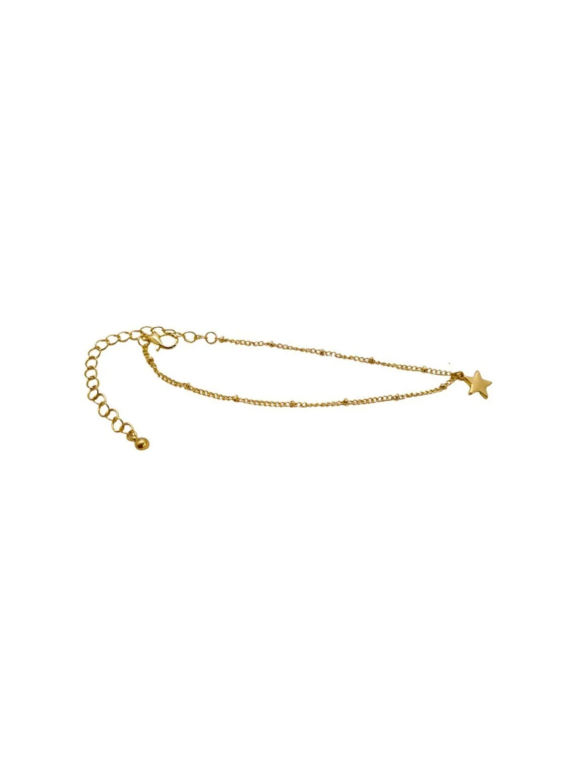detalle de pulsera cadena dorada con estrella