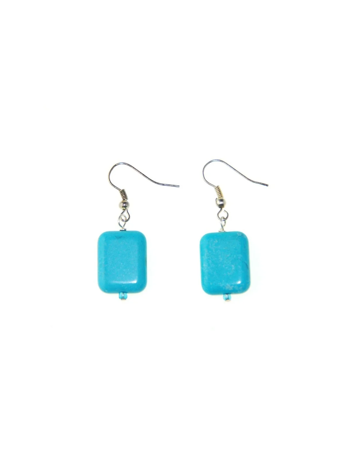 pendientes con dado howlita color turquesa