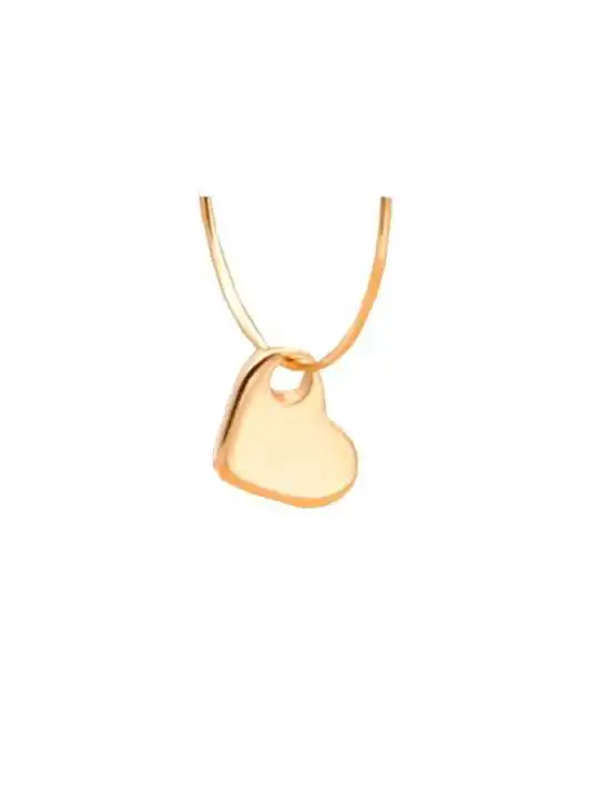 detalle pendientes dorados con corazon