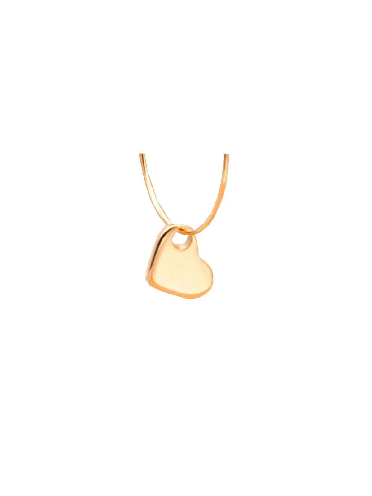 detalle pendientes dorados con corazon