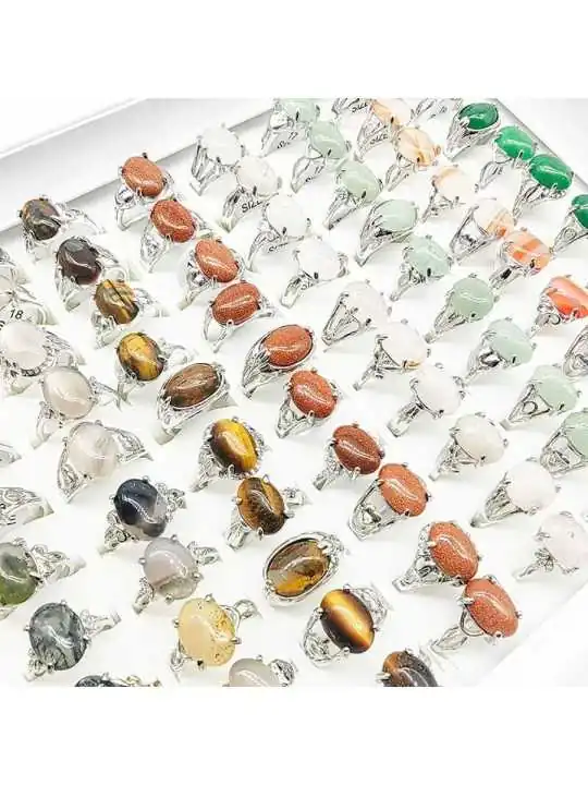 conjunto de piedras semipreciosas en anillos plateados