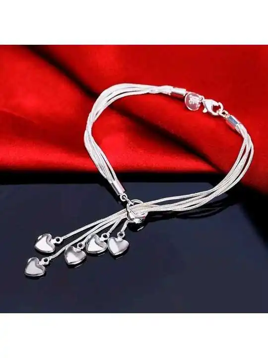 PUlsera con cinco corazones plateados