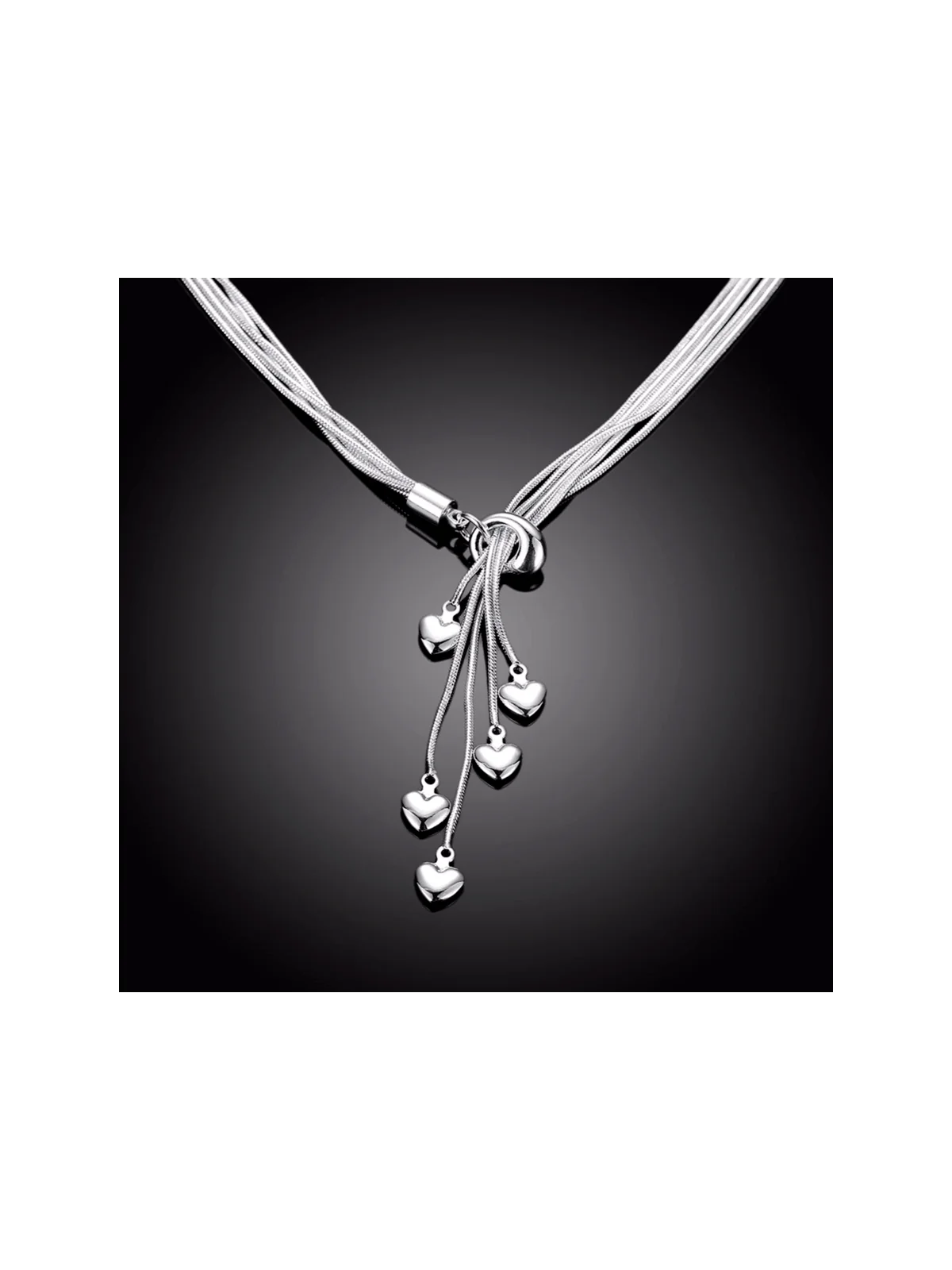 Collar con cinco corazones plateado