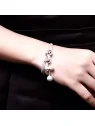 como se lleva brazalete con colgante bolitas plateadas