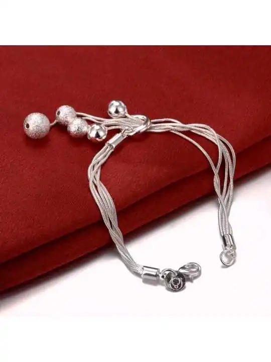 Brazalete con colgante de bolitas plateadas