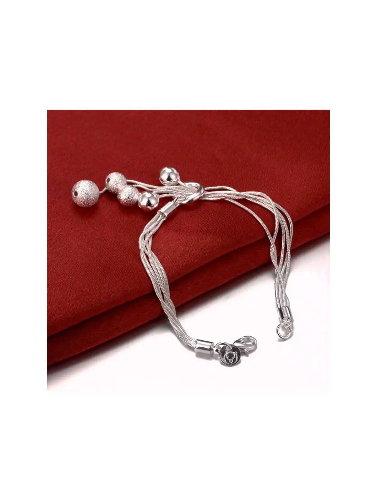 Brazalete con colgante de bolitas plateadas