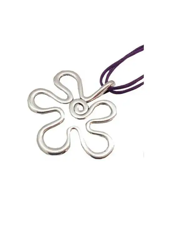 collar cuero con flor metálica