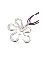 collar cuero con flor metálica