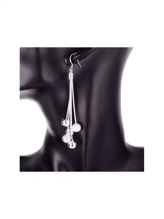 Pendientes plateados con bolitas