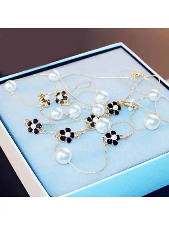 Collar largo estilo Chanel