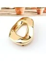 Broche hebilla dorada detalle