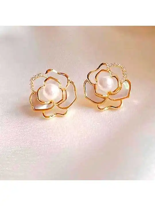 pendientes filigrana dorada con camelia