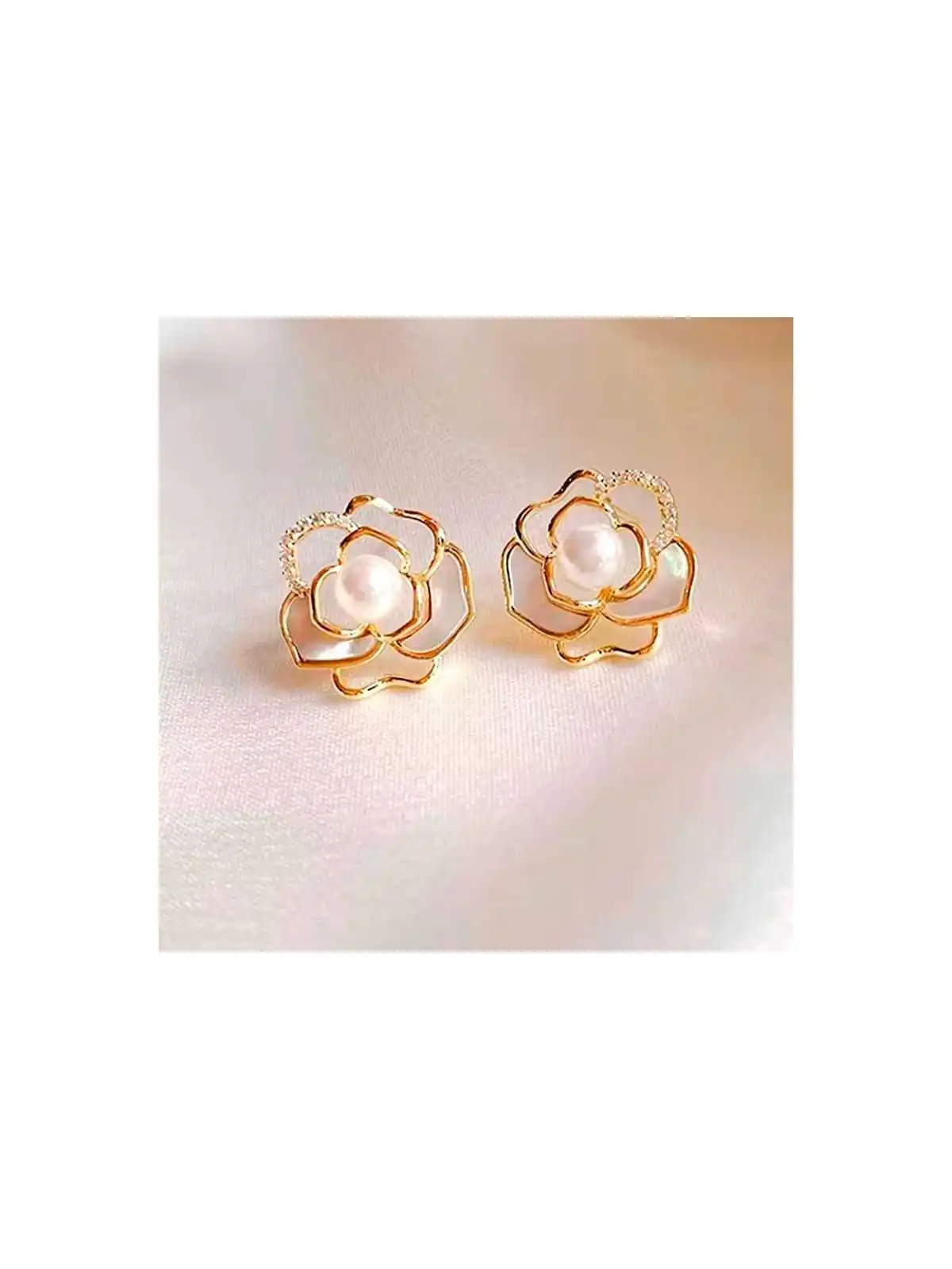 pendientes filigrana dorada con camelia