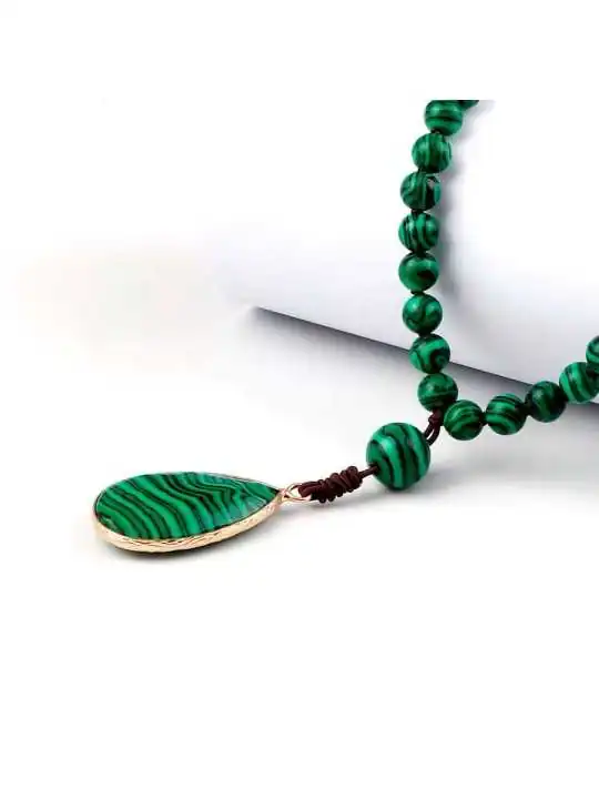 collar de malaquita con colgante