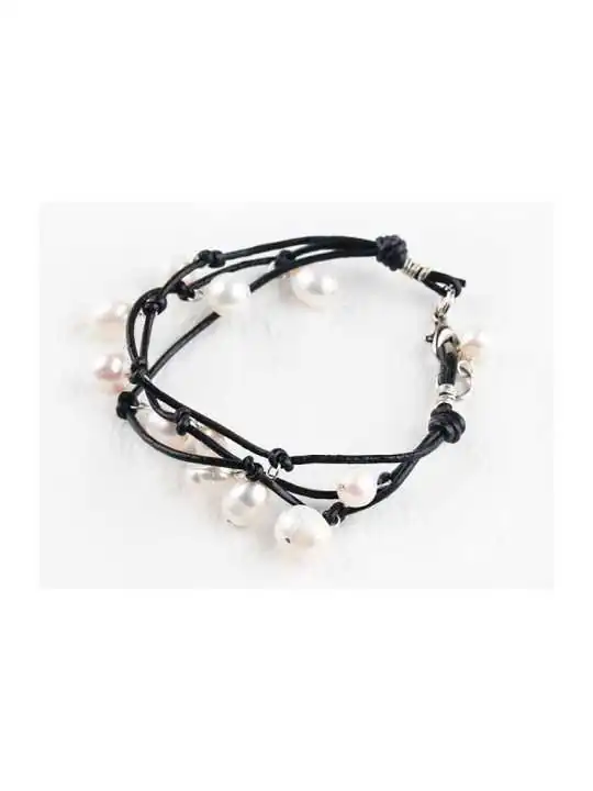 Brazalete de cuero y perlas de rio