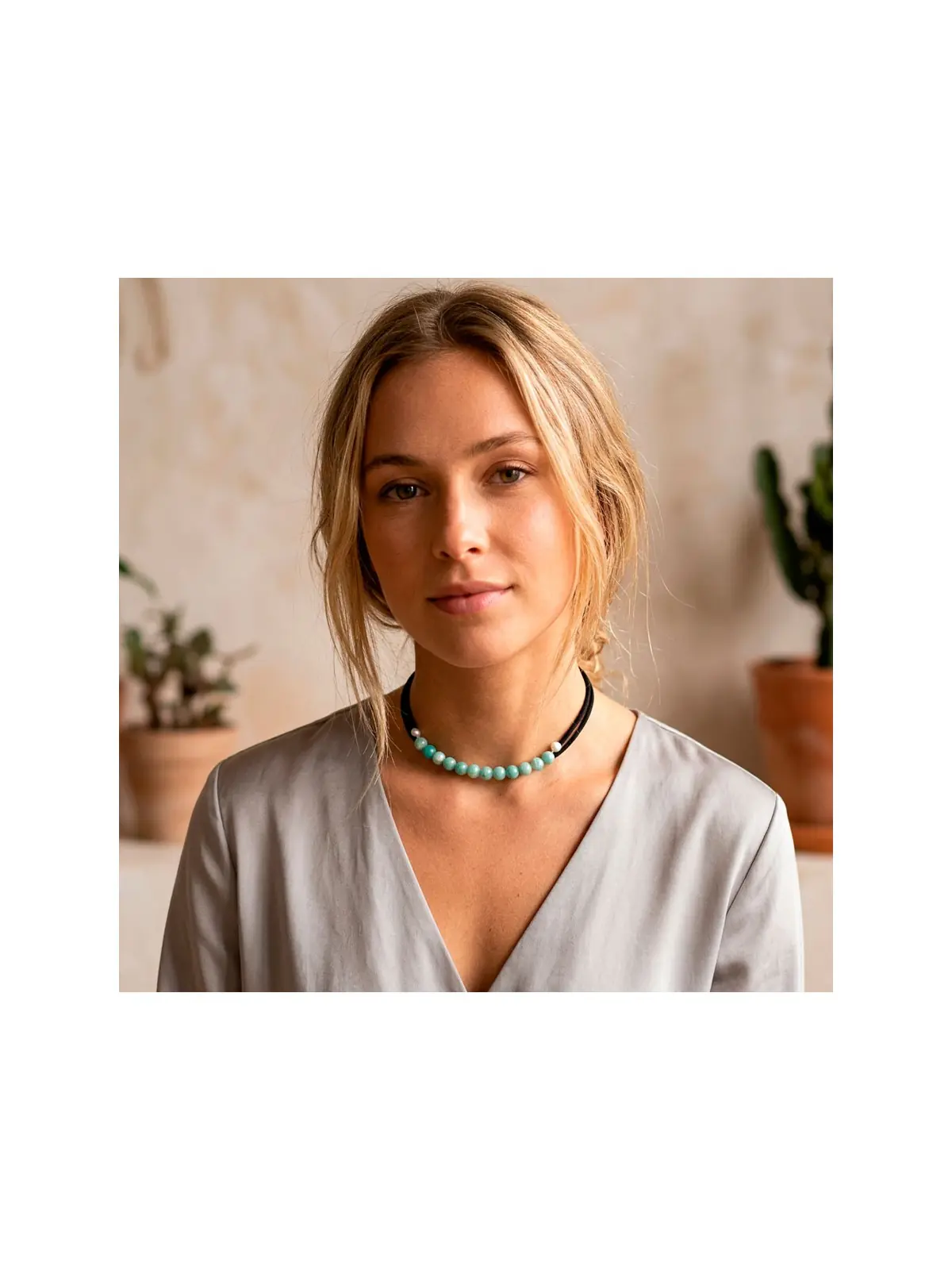 Gargantilla de Terciopelo y Calcedonias Aguamarinas