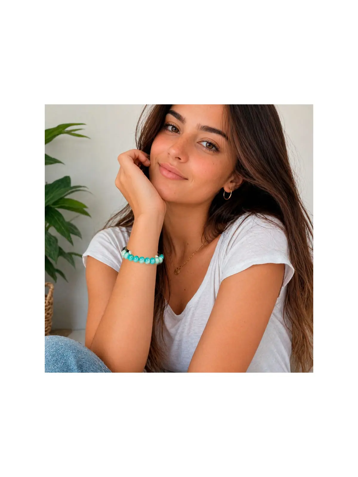 Pulsera de Terciopelo y Calcedonias Aguamarinas