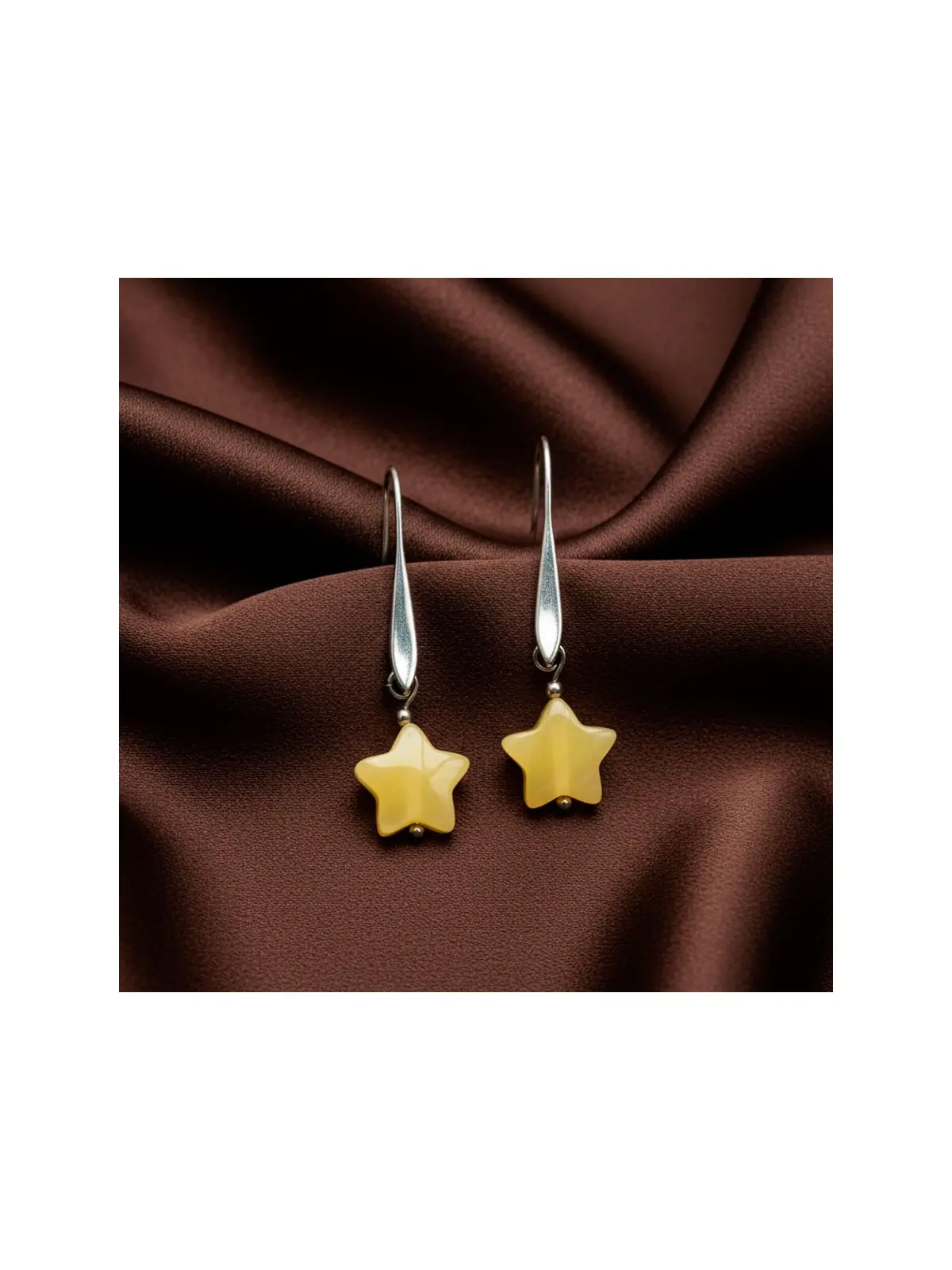Preciosos pendientes con charms de piedra de gato amarillo en forma de estrella